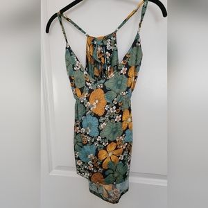 Large Volcom tank, floral, large